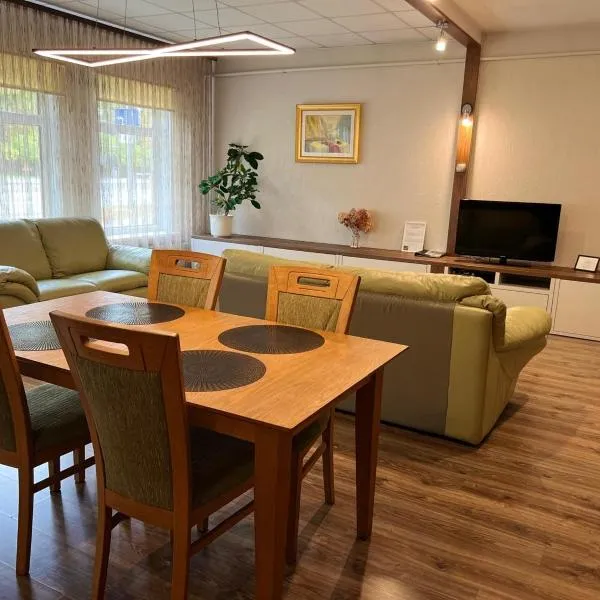 RIGA street Apartment 54 entire house, hôtel à Valmiera