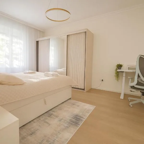 Spacious 2BR Retreat for Families & Friends near City Center、ブラチスラヴァのホテル