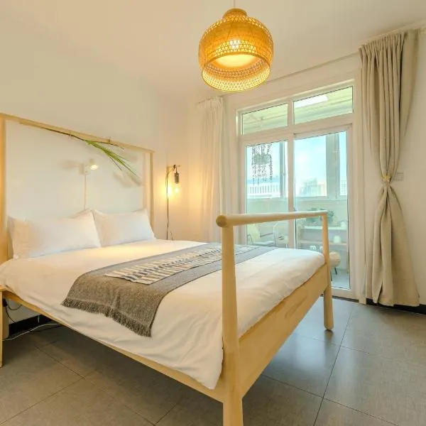 Gongxi Home Plus Bell Tower Big Wild Goose Pagoda Tangcheng Terra Cotta Warriors6 metro away from Xian North Railway Station 3 minutes walk to Line 2 100 inch projection free trial service, Hotel in Xi'an