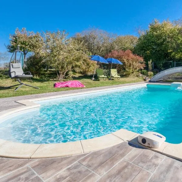 Gîte Bricabroc 3 personnes, hotel in Noyant