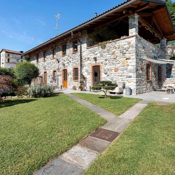 Residenza Jasmine Yellow Apartment – hotel w mieście Verbania