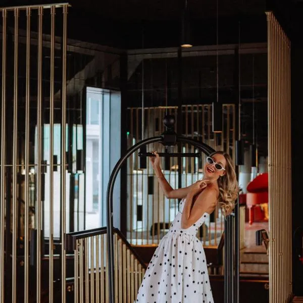 Radisson RED Galway, hotel in Galway