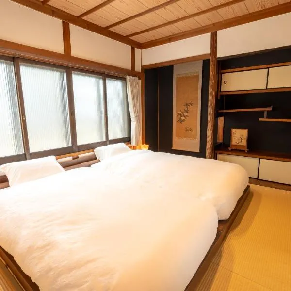Kyoto Hideaway- Modern and Traditional Fusion, hotel sa Kyoto