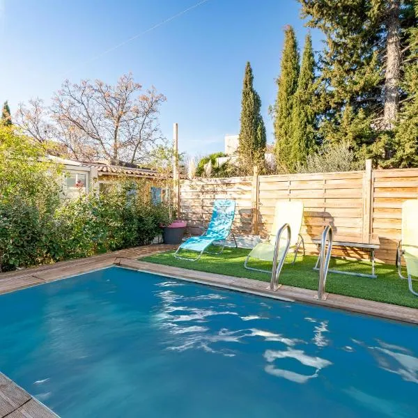 Le Chalet Houda et spa en option, hotel in Nîmes