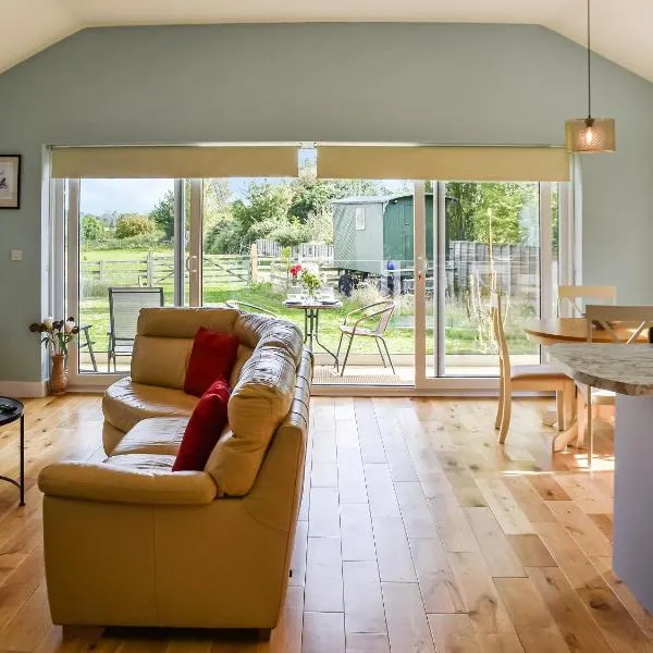 Chestnut Lodge, hótel í Old Buckenham