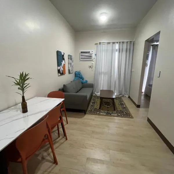 Okada complex 1BR with Balcony View, Sofa, Queen Bed and WIFI 8J, hotel v destinaci Manila