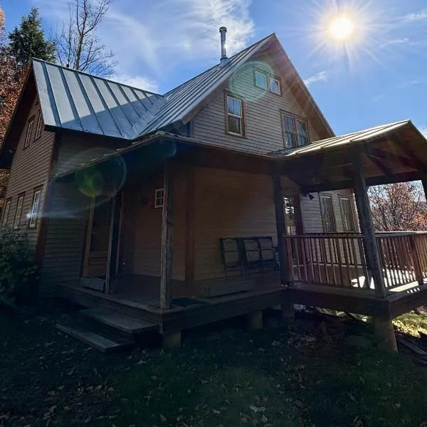 Light-filled Retreat in Mad River Valley、North Faystonのホテル