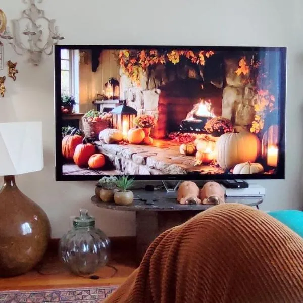 PARIS AUTHENTIC HOUSE Entier 1920's House Métro Line 7 For Groups, hotel v Paříži