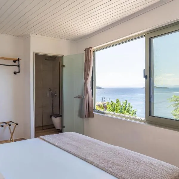 Aerie House Skiathos 2 bedroom 2 bathroom apartment with sea view, hotel i Skiathos by