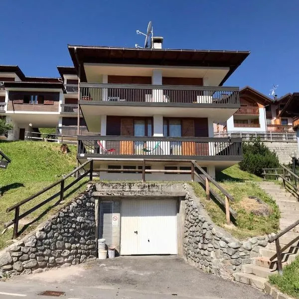 Appartamento Dolomiti con parcheggio privato coperto, hotel in Folgarida