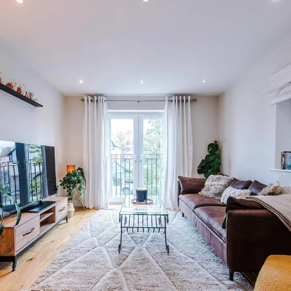 2 bed, 2 bath apartment in Roundhay, hotel em Moortown