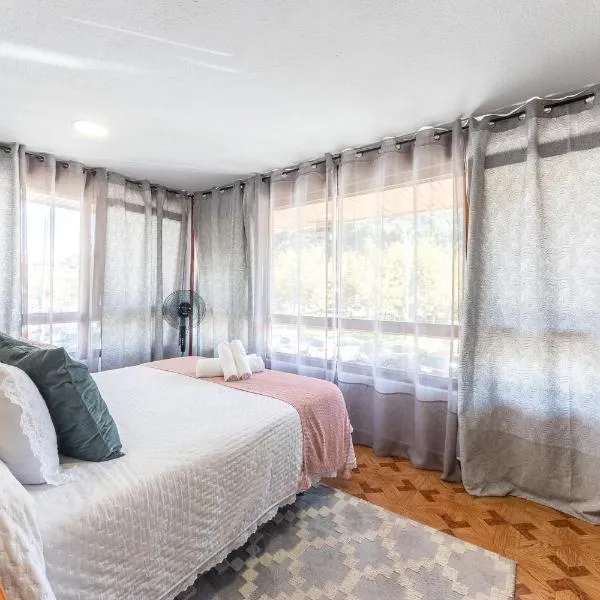 EMAROOMS Laredo, hotel in Laredo