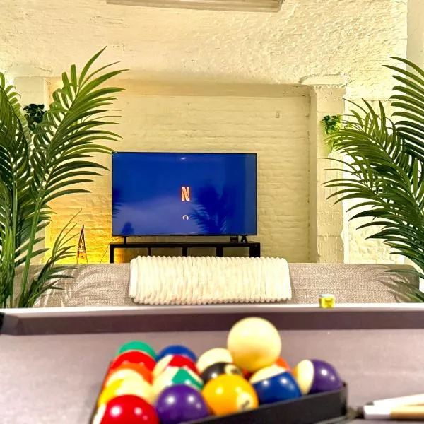 Spacious DownTown BXL Loft with Private Parking، فندق في بروكسل