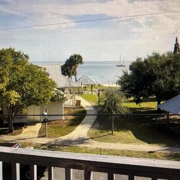 Lazy Shell Condo 325, hotel in Cedar Key