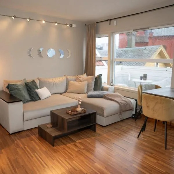 Cozy Penthouse Private Balcony City Centre, hotel en Stavanger