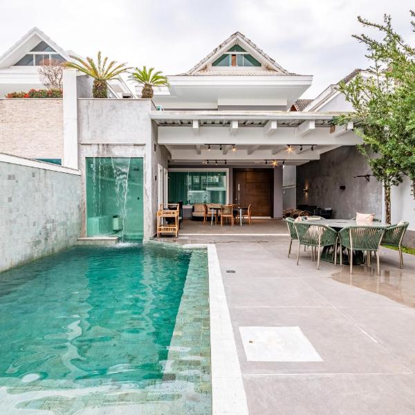 Casa p/ 11, piscina e churrasqueira perto da praia