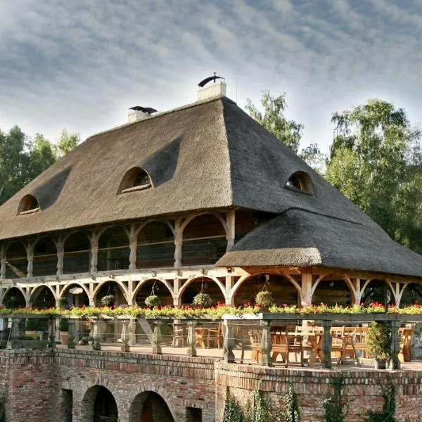 Zabytkowy Spichlerz w Olsztynie koło Częstochowy, hotell i Garnek