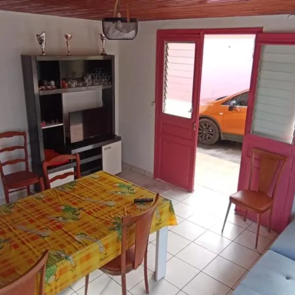 Maison exurville，位于勒罗贝尔的酒店