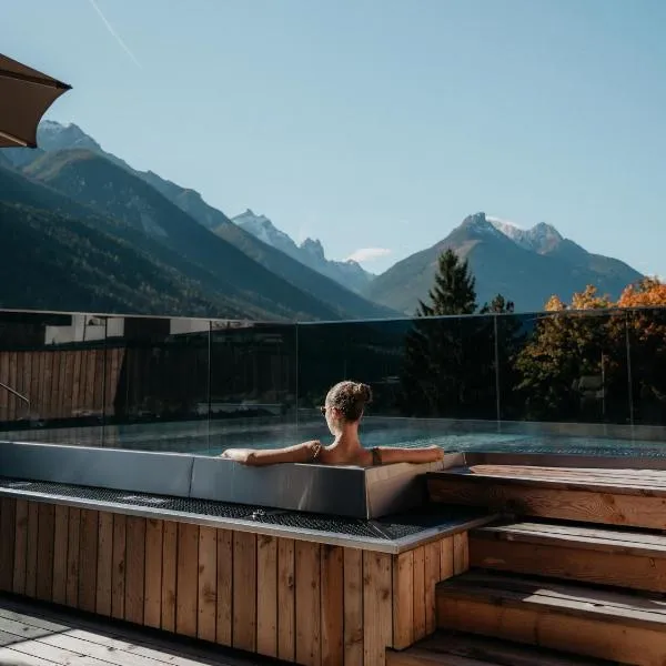 Lärchenlodge SkySpa and Rooftop Pool inklusive Stubai SuperCard, hotel Fulpmesben