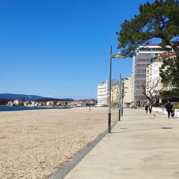 Piso Turístico Playa de Compostela, hotel in Vilagarcia de Arousa