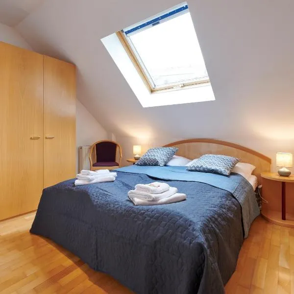 DAS BURGENNEST by SINUS HOMES mit Bademantelgang zur Therme, Garten, Parkplatz, hotel em Lutzmannsburg