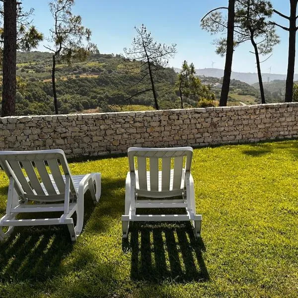 Mountain View 2 Bedroom Chalet, מלון באלקובאסה