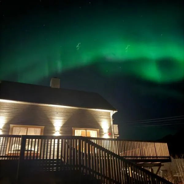 KB Basement Apartment, hotel in Sørvågen