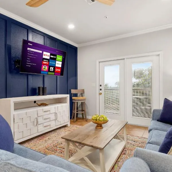 Close to River Shared Family Pool Wurstfest Ready, ξενοδοχείο σε New Braunfels