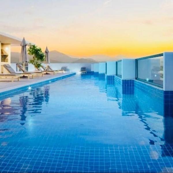 Studio aconchegante NOVO Praia Grande, com piscina