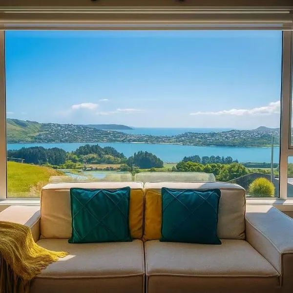 Hilltop Ocean Hideaway - Aotea Wellington, hotel en Porirua