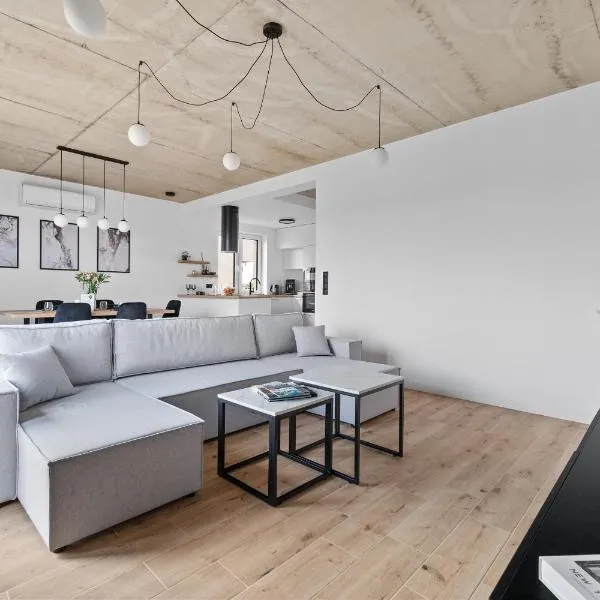 Jack Apartments- Apartamenty z garażem، فندق في Kamień Śląski