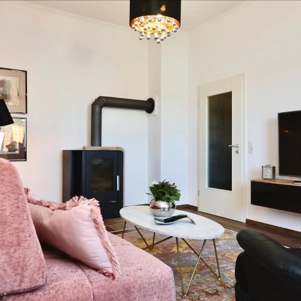 Premium Apartment Am Steiger 2 Großzügiger Luxus mit Kamin und SpaBad am Steigerwald, hotel di Erfurt