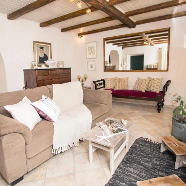 Victor's Traditional House, hotel v destinaci Chlomós