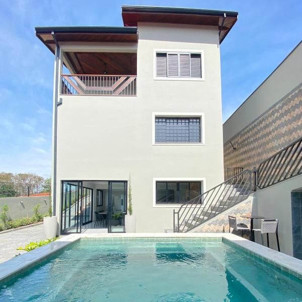 Casa Vento Verde - 5 suítes, piscina aquecida e cozinha gourmet