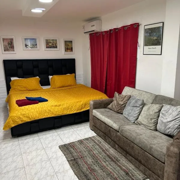 Estudio independiente, full equipo en excelente zona de Caracas, hotel in Caracas