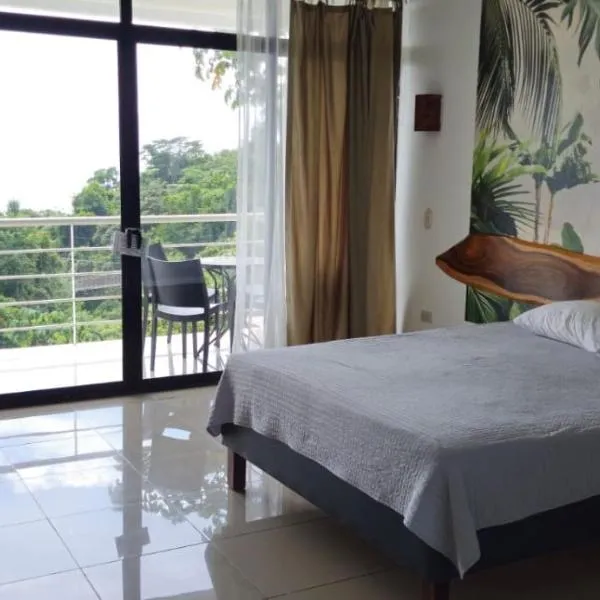 Sunshine Sanctuary Boutique Jungle Lodge, hotel in Montezuma