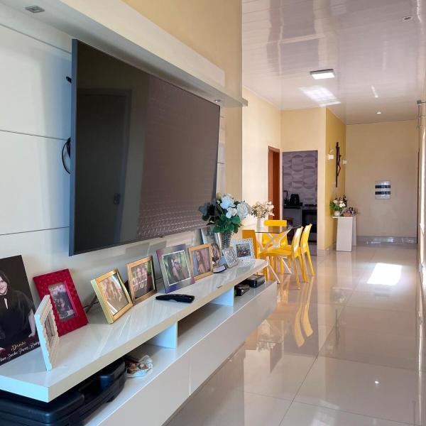 Modern 2-Suite Apartment with Gourmet Balcony