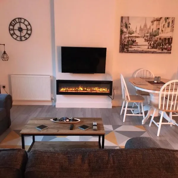 Stunning modern apartment in the Cotswolds sleeps six, hotel v destinaci Chalford