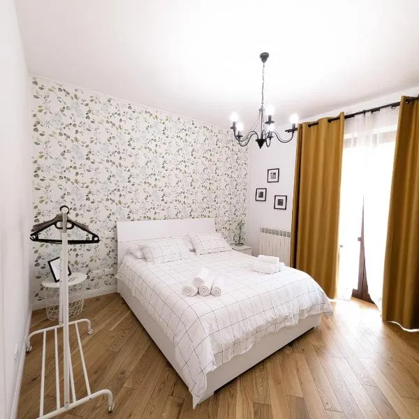Ai Castelli Apartment - Locazione Turistica CIN IT58060C2FHNREG9A、Colonnaのホテル
