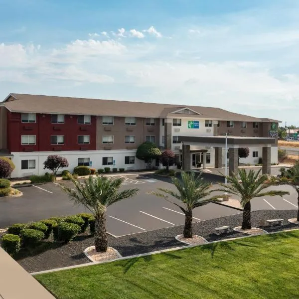 Holiday Inn Express Redding North by IHG, hotel di Redding
