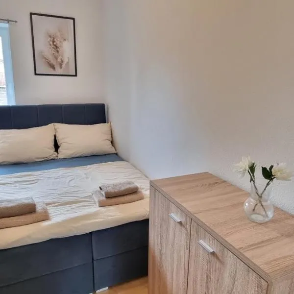 80qm-3 Rooms-Free Parking-Fast Wifi- Casa Bella: Hannover şehrinde bir otel