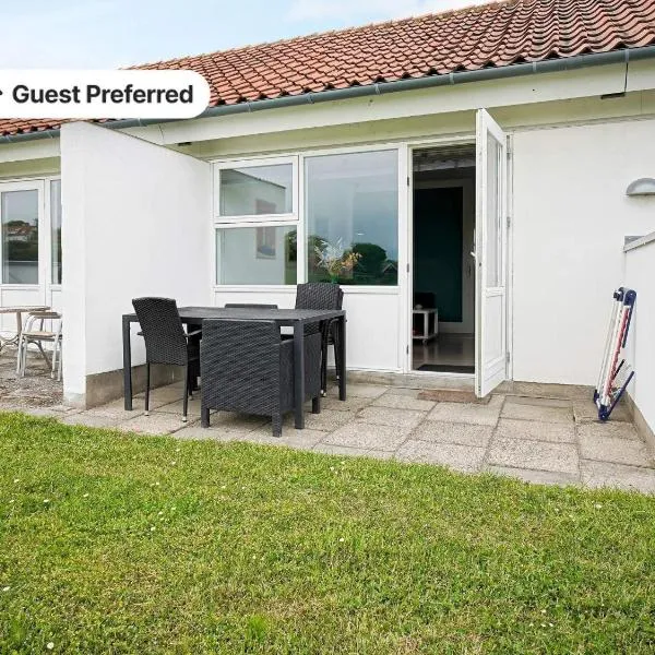 Seaside Escape in Sandkas - By Traum Ferienwohnungen, hotell i Allinge