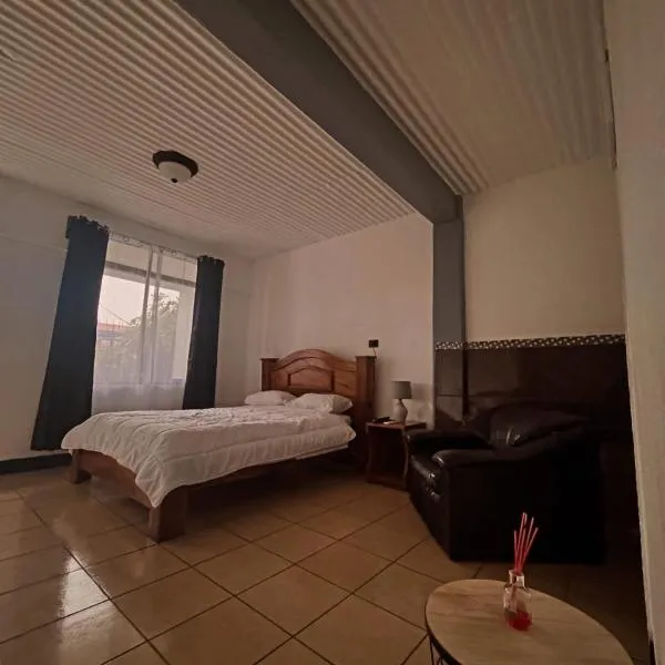 Hotel & Restaurante Tabacones, hotel in Guácimo