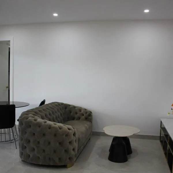 Brand New Two-Bedroom Granny Flat, hotel din Mount Pritchard