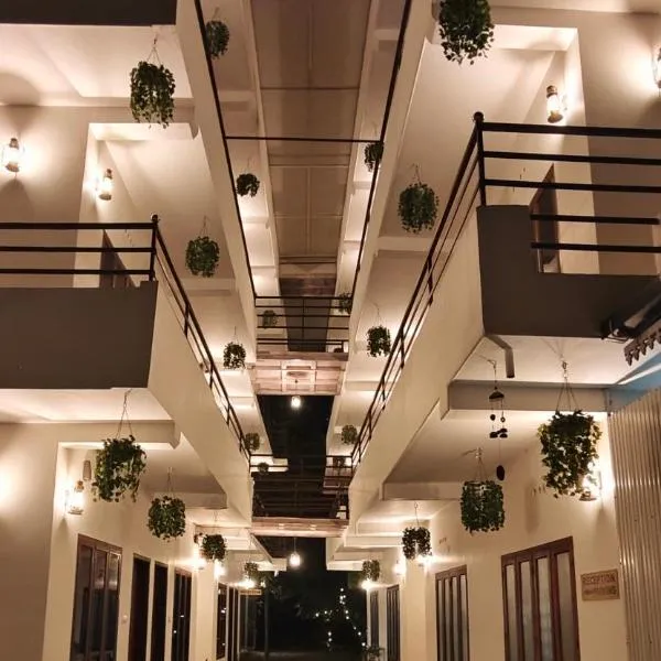 Oxxon Airport Hotel, hotel in Angamali