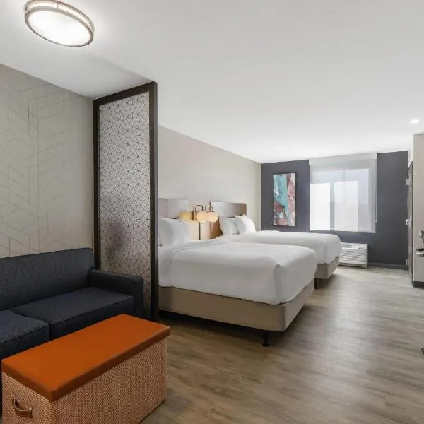 Everhome Suites Corona，位于科罗娜的酒店