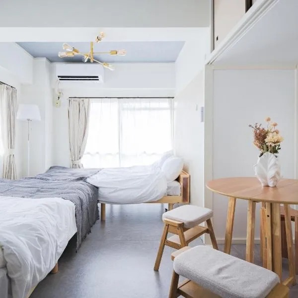 Comfy Stay Tokiwadai 2minute walk from Tokiwadai Station Ikebukuro 9min Shinjuku 14min Shibuya 18min Max 4guests Many restaurants nearby hot spring Shrine nearby, hotel em Tóquio