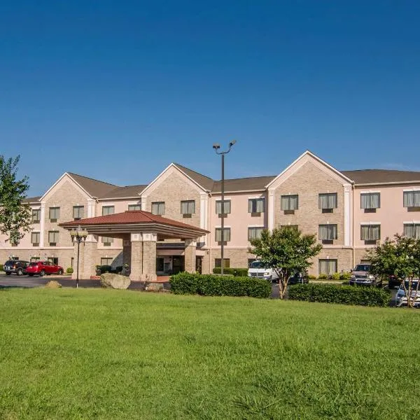 Quality Suites Graham - Burlington South, hotel in Graham