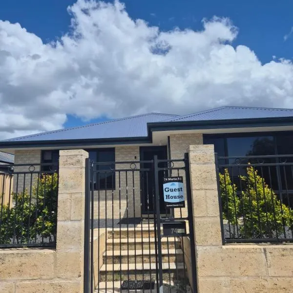 Dalyellup 2BR Accommodation-Entire rear Unit-Walkable to major Supermarkets, hotel in Bunbury