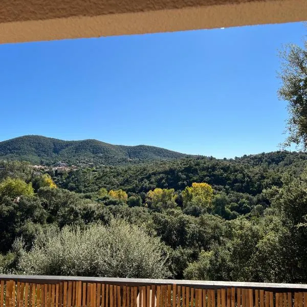 L'appartement Côté Colline à Valcros, hotel em La Londe-les-Maures